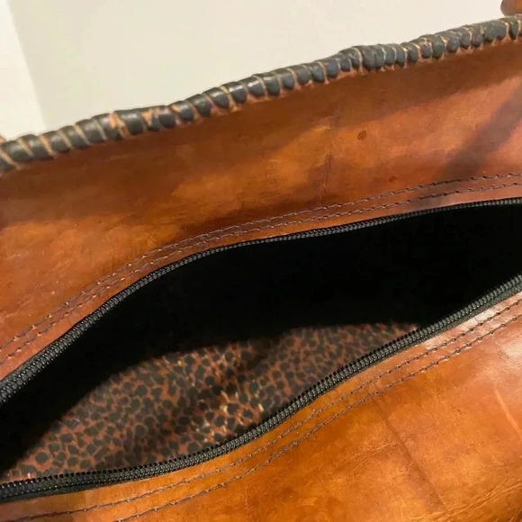 Handmade brown leather satchel handbag - Picture 7 of 8